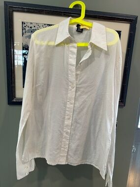 BCBG VTG White Cotton Button-Down Shirt with Straight Hem and Side Vents